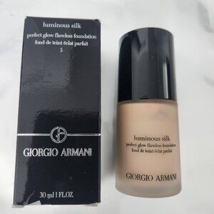 Giorgio Armani Luminous Silk Foundation, 1.0 fl oz Color: 5 Light/Neutral - New